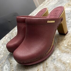 NoSoX Pepper Round Toe Clogs Heels Burgundy  Women Shoes Size 6